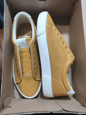 Bershka shoes size 42 like new, beige