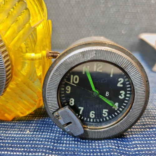 Tank clocks like new, set of 2