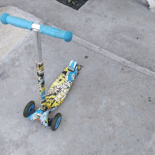 ScooTer kids' three-wheel scooter with LED light-up wheels