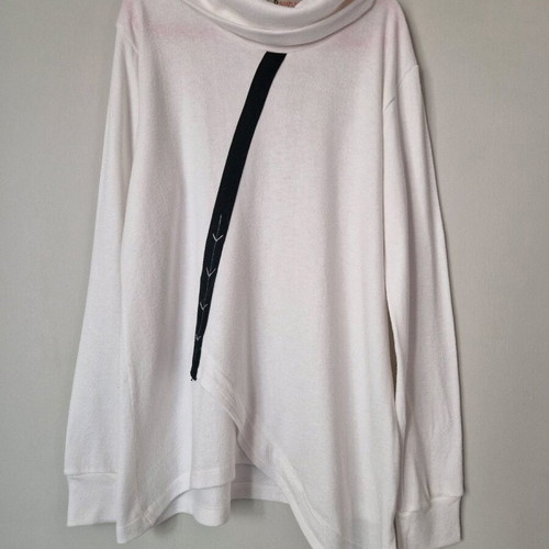 Simple asymmetrical white turtleneck blouse Small new with black pattern