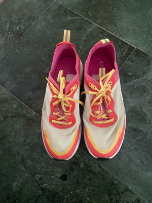 Nike athletic shoes size 37.5 like new, white and pink