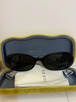 Gucci GG0517S Black/Grey Sunglasses like new