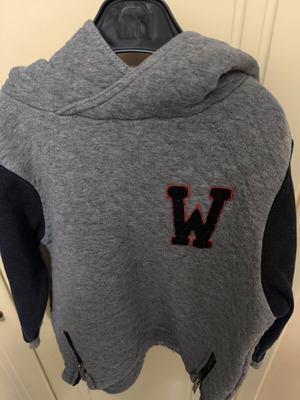 Orchestra sweatshirt used for 4 years old, gray, long sleeve with hood