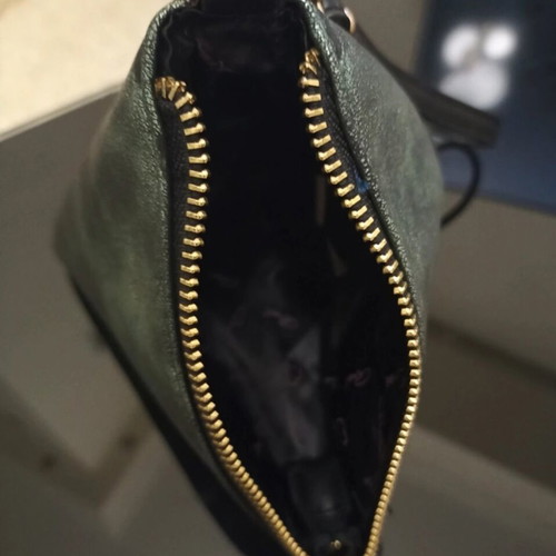 Axel triangle bag like new, dark green with gold details