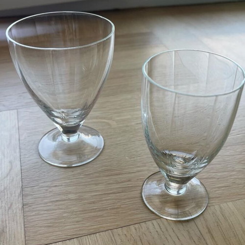 Glasses like new, 17 large water and 11 wine