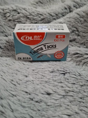 Thumb tacks like new, pack of 100 pieces