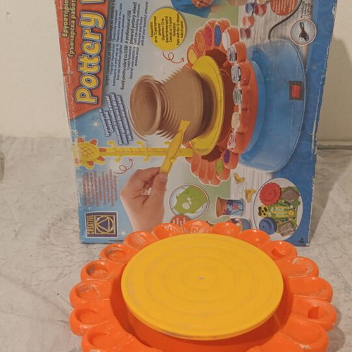 Pottery wheel used with USB cable and accessories