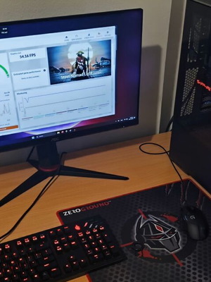 Gaming σύστημα με οθόνη, πληκτρολόγιο και ποντίκι σαν καινούργιο