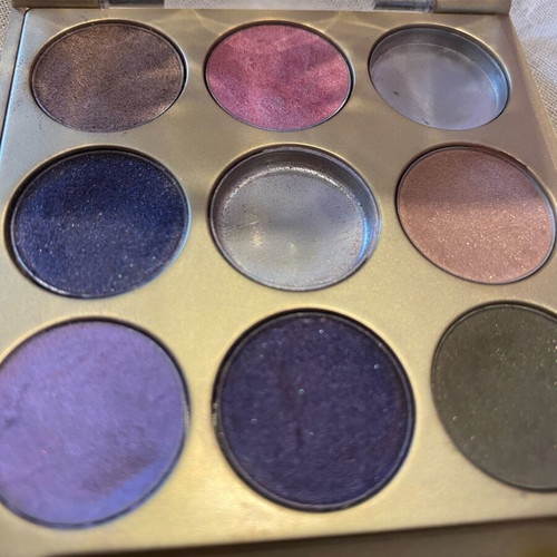 Estée Lauder Pure Color eyeshadow palette used with 7 shades