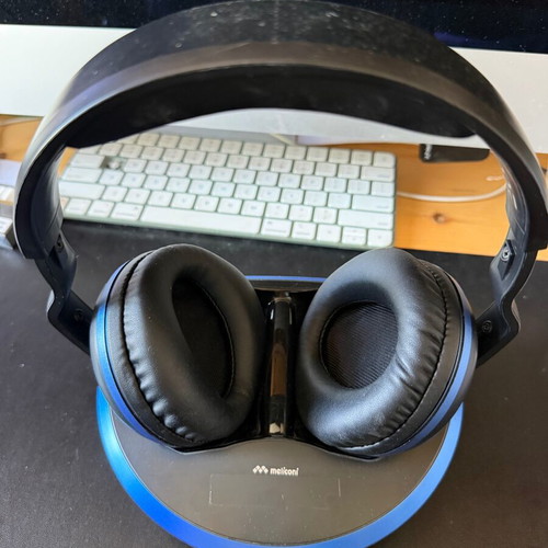 Meliconi HP Comfort wireless TV headphones like new with charging base