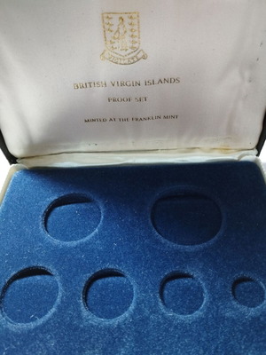 Παρθένοι Νήσοι Βελούδινη επίσημη θήκη για σετ νομισμάτων σαν καινούργιο