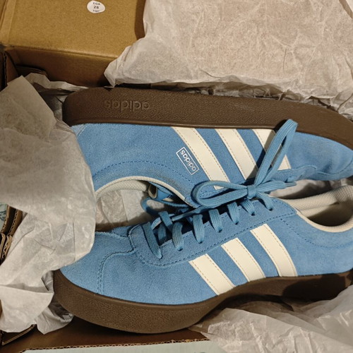 Adidas sneakers with suede upper and OrthoLite® insole, blue white gum