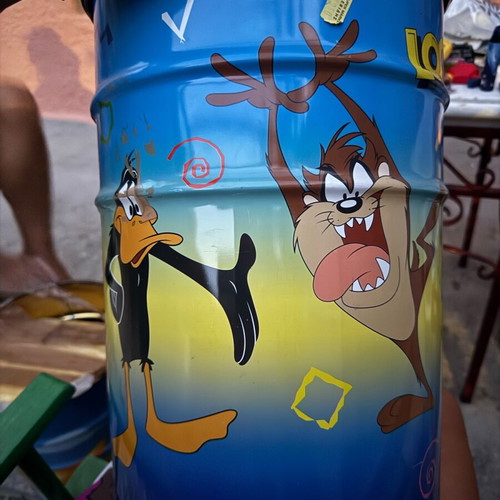 LooneyTunes Collectible Tin Bucket 1999 used, large size
