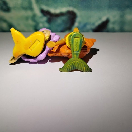 Fizz 'n' Surprise Mermaids figures used, set of 2 by Moose Toys