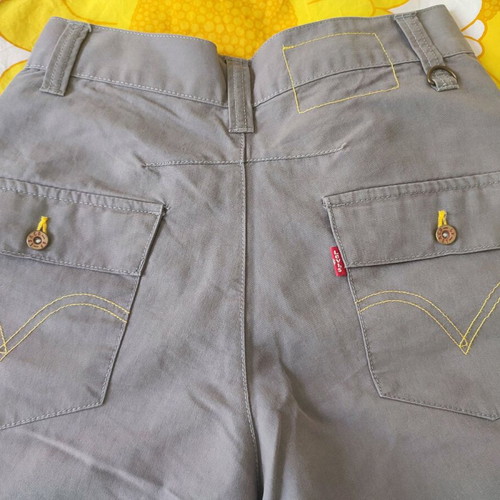 Levi's jeans like new, gray with yellow stitching, small/xs