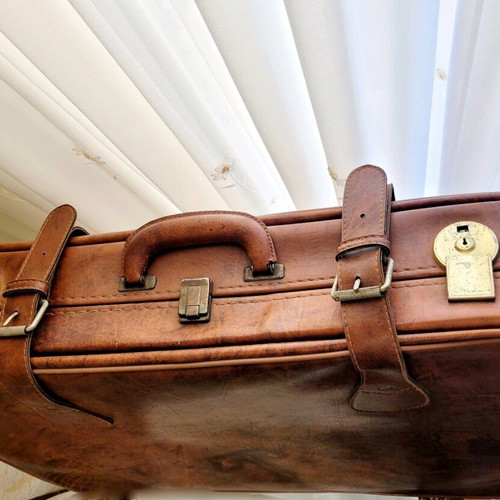 Vintage suitcases used, set of 2, brown and red