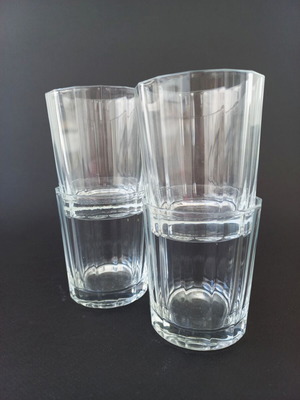 Set of 4 vintage glass water and wine glasses like new