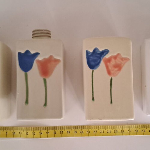 Bathroom accessory set like new with ceramic items and wall sticker