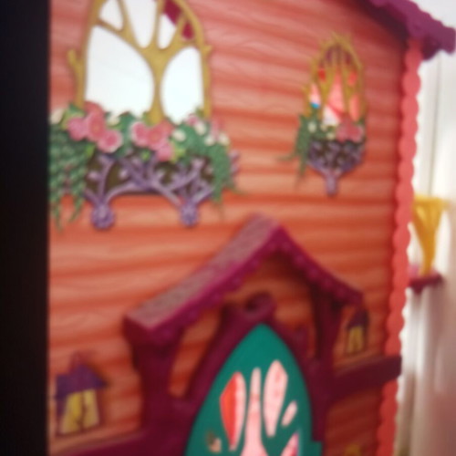 Treehouse for dolls like new