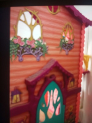 Treehouse for dolls like new