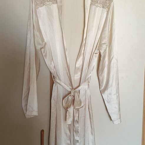 Silk Robe champagne white with lace, like new, size Medium