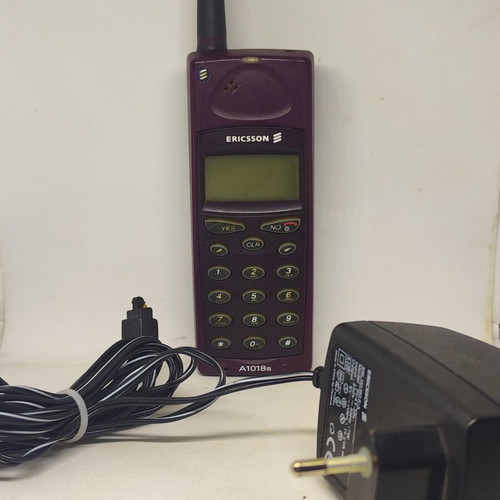 Ericsson A1018s mobile phone like new, plum color, original charger