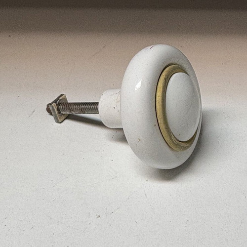 Furniture knobs like new, pack of 24