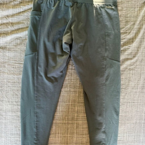 Adidas 3/4 AEROREADY leggings new, gray with red stripes and pocket