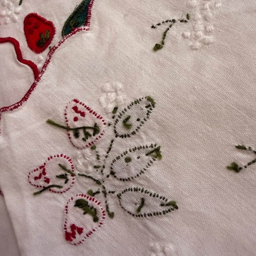 Set of embroidered table linens with strawberry design