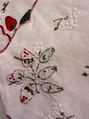 Set of embroidered table linens with strawberry design