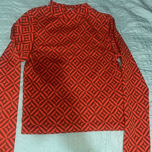 Stradivarius long-sleeve crop top size S, like new, geometric pattern