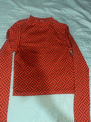 Stradivarius long-sleeve crop top size S, like new, geometric pattern