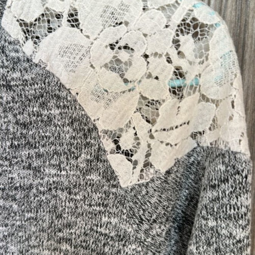 Tally Weill blouse used, lace detail, size S/M, white and gray