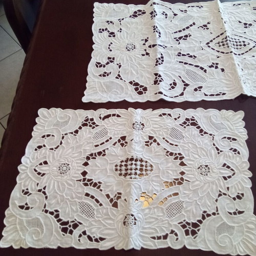 Set of table runners like new, sizes 66×30 and 40×27 cm