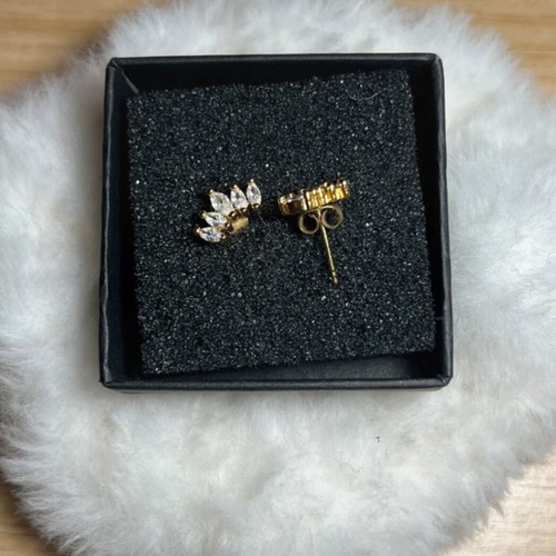 Gold-colored earrings like new