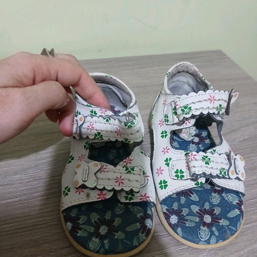 Sandals used size 25 in good condition