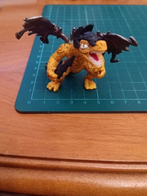 Iratrax Predasaurs Series 4 Dragon Fire figure like new