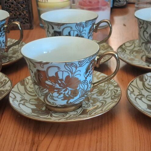 Set of 6 vintage porcelain tea-coffee cups like new, white with gold