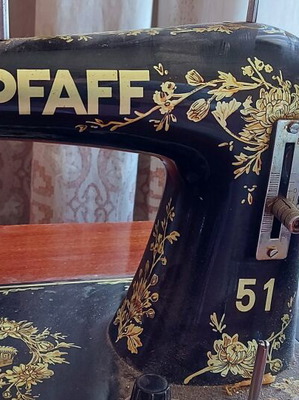 Sewing machine, antique, functional