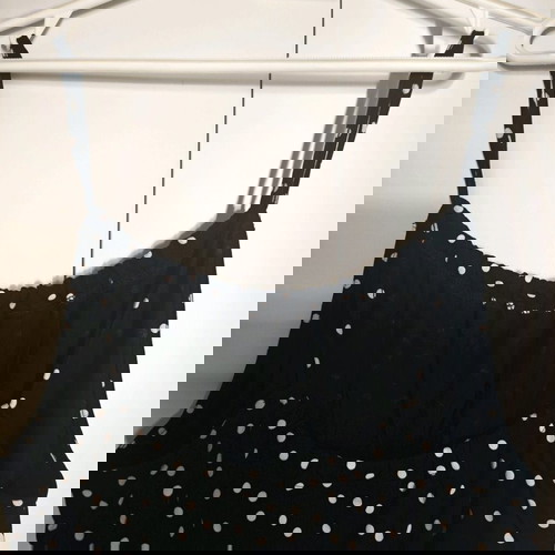 Пола летна рокля Asos на точки, дължина 78 см