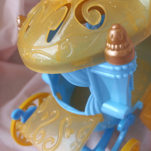Cinderella Princess Carriage vintage playset with 2 mini dolls like new