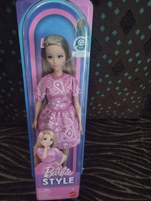Κούκλα Barbie Fashionistas Style καινούργια 2026