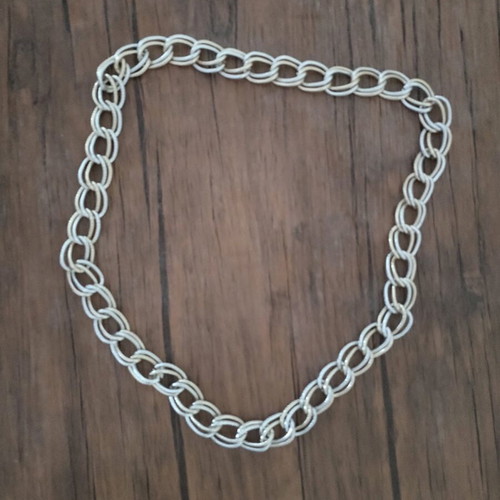 Metal necklace like new, impressive