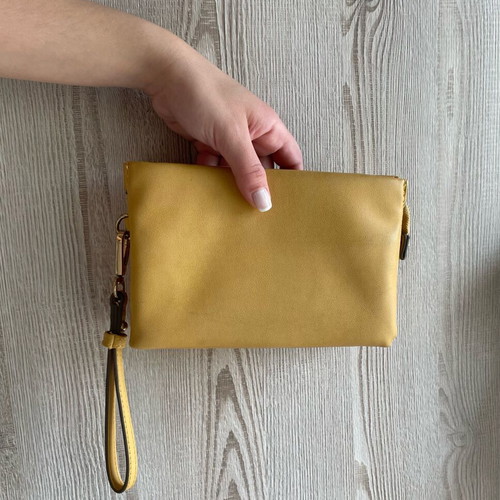 Accesorize yellow crossbody bag like new