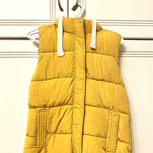 Bershka mustard vest with hood size M like new
