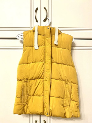 Bershka mustard vest with hood size M like new