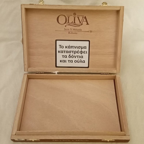 Oliva Melanio Serie V Gran Reserva Limitada Robusto wooden cigar box used