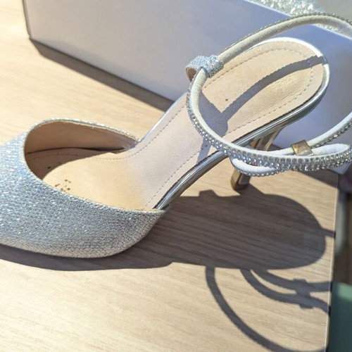 White pumps like new, size 35