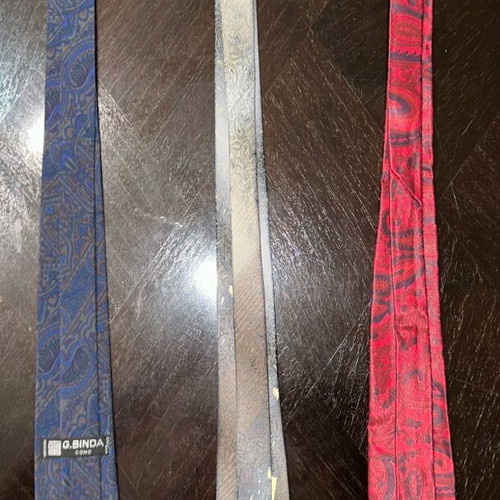 Set of 3 men's ties with paisley design like new