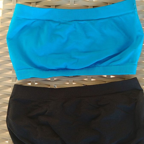 Tops like new, pack of 2, size S/M with defect